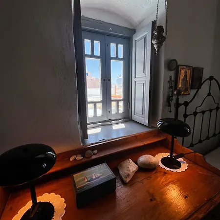 Stunning Town-house In Chora,