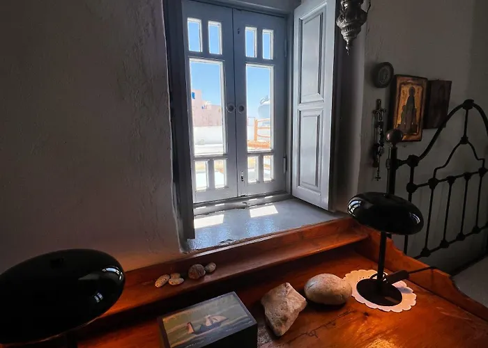 Stunning Town-house In Chora,